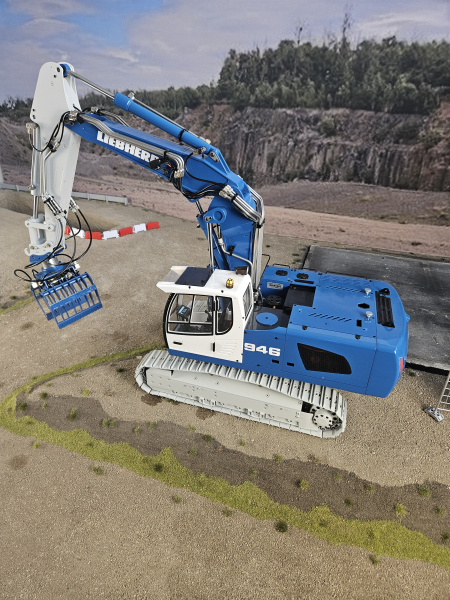 FM946-3 Hydraulik Bagger mit Verstellausleger Sonderlackierung